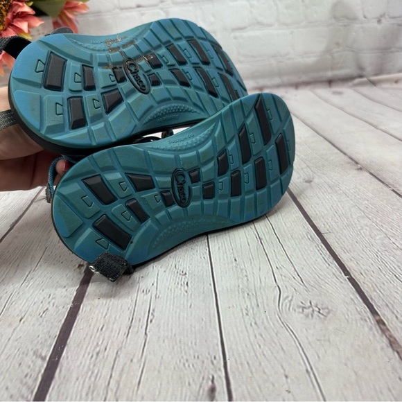 chaco Black Strappy Sandals Adjustable Straps kids sz 1 UNISEX bright stripe - Picture 5 of 8